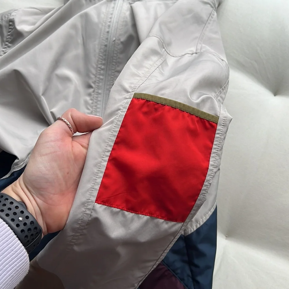 Without Walls light windbreaker, size XS (runs large), pocket on arm - Picture 5 of 7